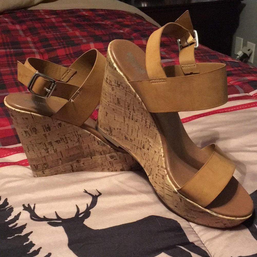 Strapped tan wedge